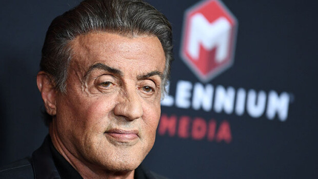 Oho! Huiman kovakuntoinen Sylvester Stallone onkin rajusti tatuoitu - katso paidattomat kuvat! sylvester stallone