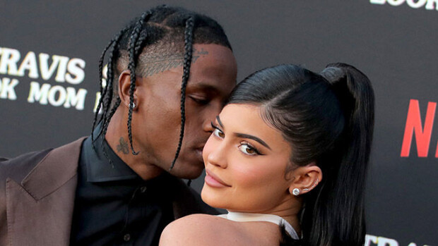 Huhhuh, Kylie Jenner Playboyn kanteen – käsittämättömät muodot aivan lähietäisyydeltä! travis ja kylie