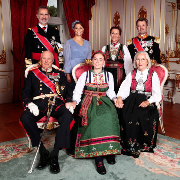 Ingridin kummitädin, Victorian lisäksi myös kummisetä, Espanjan kuningas Felipe osallistui Norjan tulevan kuningattaren tärkeään juhlapäivään. Ingridin kummitädin, Victorian lisäksi myös kummisetä, Espanjan kuningas Felipe osallistui Norjan tulevan kuningattaren tärkeään juhlapäivään.