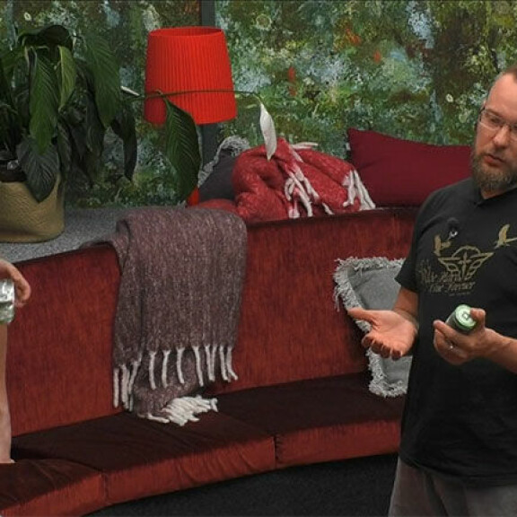 ”Ei s***ana!” Big Brother -Kristian kyllästyi evankelista-Villen jumalallisiin puheisiin: ilme kertoo kaiken - kuvat! BB-Kristian
