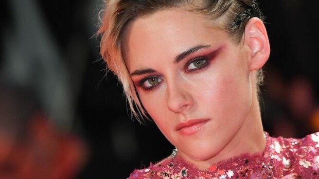 Twilight-kaunotar Kristen Stewart paljastaa: Minua on kehotettu pitämään suhde naiseen salassa roolien saamisen takia! Kristen Stewart pitää sekä naisista että miehistä.