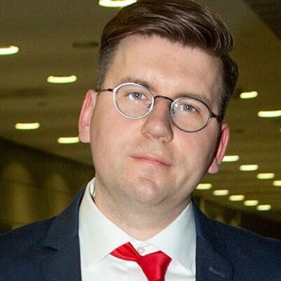 Hjallis Harkimo palautti eduskunnan taksikortin - kritisoi väärinkäyttäjiä ronskisti: 'Mulla ei ole ollut yhtään työtehtävää, joka...' sebastian