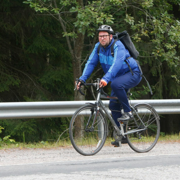 Paavo oli aluksi seurueen kärjessä, mutta myöhemmin johtopaikan otti nykyinen puoluejohtaja Li. Paavo Arhinmäki