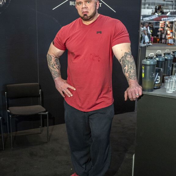 Uupumus ajoi Bull Mentulan sairauslomalle! Edusti silti fitness-tapahtumassa: 'Kroppani on väsynyt!' Bull