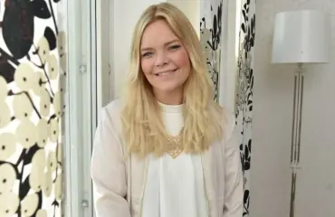 Anette Olzon, 48, on kuin parikymppinen! - paljastaa nuorekkuuden reseptin: "Heräsin, lisäsin huulipunaa ja kappas, tässä ollaan!