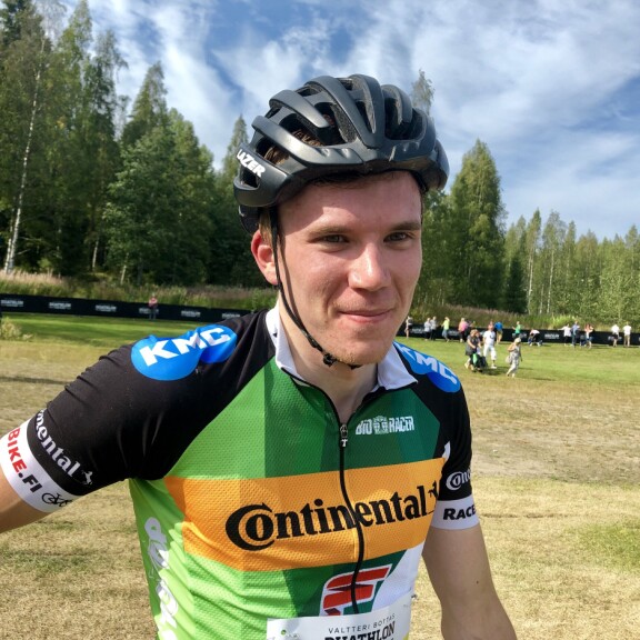 Sasu Halme yllättyi siitä, että päihitti kisaisäntä Valtteri Bottaksen myös kisan juoksuosuudella. Sasu Halme yllättyi siitä, että päihitti kisaisäntä Valtteri Bottaksen myös kisan juoksuosuudella.