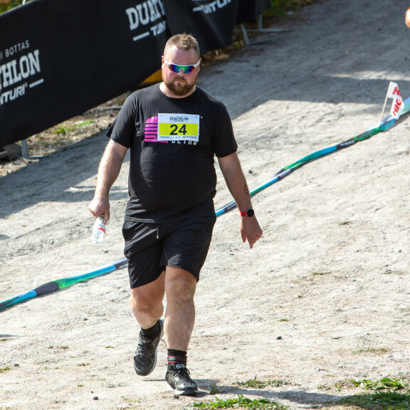 Akseli Herlevi löntysteli urhoollisesti omaan tahtiinsa miesten kisassa. Akseli Herlevi löntysteli urhoollisesti omaan tahtiinsa miesten kisassa.