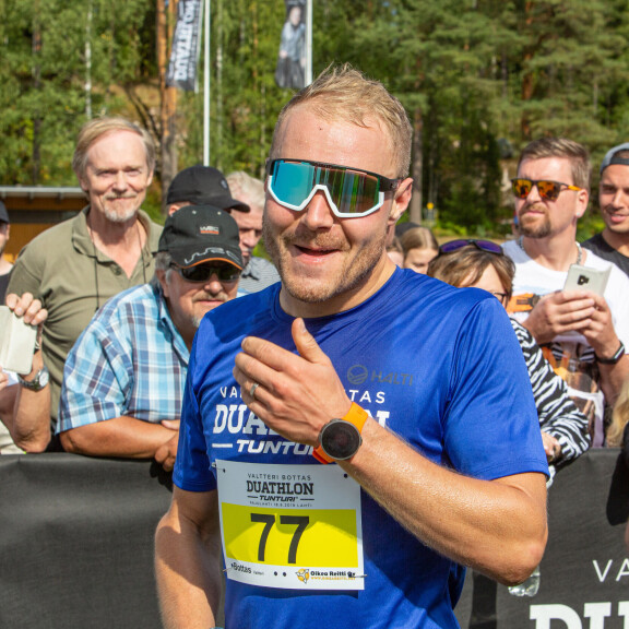 Valtteri Bottas on kova luu myös lenkkipolulla. Sunnuntain nimikkokisassaan hän pinkoi juoksuosuudet reippaasti yli 3000 metrin Cooper-vauhtia. Valtteri Bottas on kova luu myös lenkkipolulla. Sunnuntain nimikkokisassaan hän pinkoi juoksuosuudet reippaasti yli 3000 metrin Cooper-vauhtia.