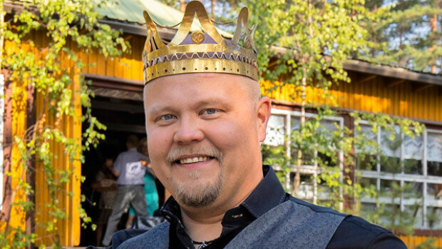 Tuore tangokuningas Johannes Vatjus, 39, on peräti kahdeksan lapsen isä: ”Kun kotona on kaikki hyvin, on hyvä mieli!” Johannes Vatjus