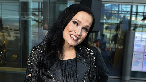 Ooh! Tarja Turunen vieraili Muumimaailmassa perheensä kanssa: aviomies myrtsinä – kuva! Tarja Turunen