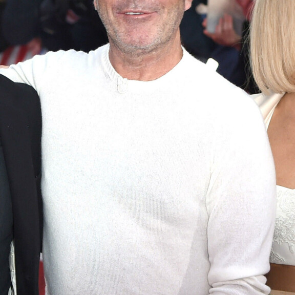 Forever young! X-Factorista tuttu Simon Cowell on hoikistunut vegaani - mitä kasvoille on tapahtunut? Katso ja vertaa! SImon