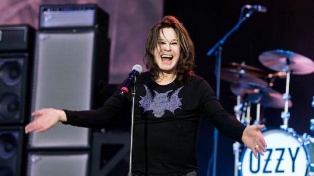 Tutkimus: Ozzy Osbournen erikoinen geneettinen mutaatio mahdollistaa rajun sekoilun vuosikymmenestä toiseen! Ozzy on elänyt rokkarin elämää.