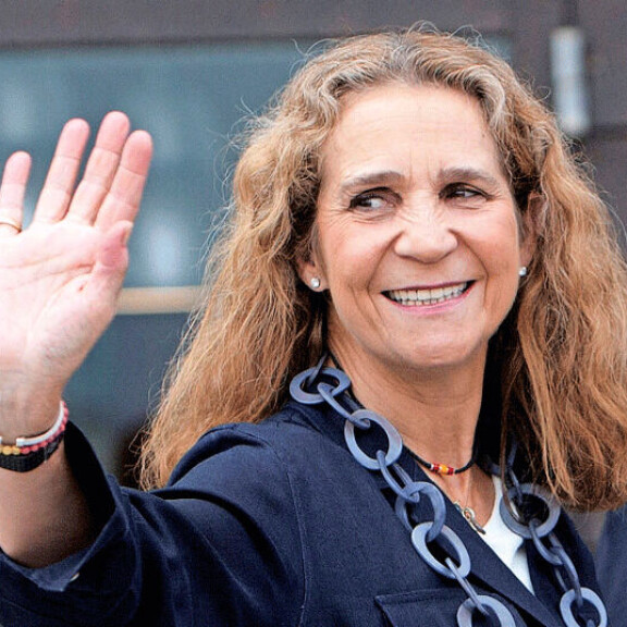 Prinsessa Elena viihtyi Hangon kesäisessä ilmapiirissä. Kuva otettu Espanjassa heinäkuussa. Elena