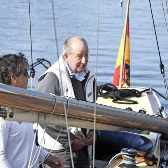 Juan Carlos, 81, tunnetaan kovana purjehdusmiehenä. Hän viihtyi Hangossa rennoissa tunnelmissa ja intoutui käymään saksalaismarketti Lidlissäkin seurueineen. Juan Carlos, 81, tunnetaan kovana purjehdusmiehenä. Hän viihtyi Hangossa rennoissa tunnelmissa ja intoutui käymään saksalaismarketti Lidlissäkin seurueineen.