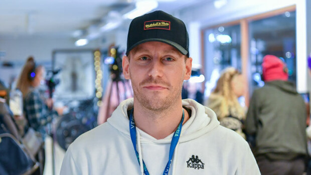 Kuva! Sofia Belórfin ex-rakas Niko Nousiainen kuumissa festaritunnelmissa – nautti juomaa ja viihdytti kaunotarta! Niko Nousiainen viihtyi festareilla.