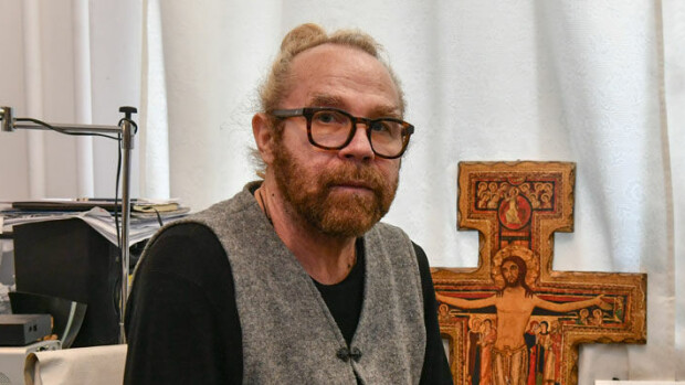 Kuva! Kohuohjaaja Jussi Parviainen poukkoili terasseilla naisseurassa! Jussi Parviainen poukkoili Porissa.