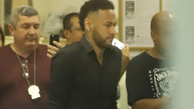 Neymarin raiskaustutkinta kuivui kasaan: ei todisteita! Neymar