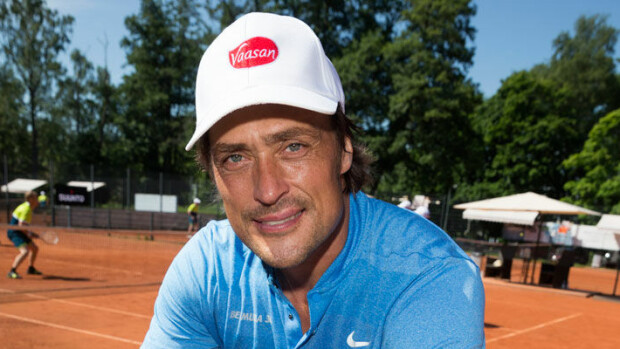 Ylpeä isä! Teemu Selänne hehkuttaa Seiskalle armeijasta kotiutunutta poikaansa: ”Se on iso juttu perheellemme!” Teemu Selänne hehkuttaa poikaansa.