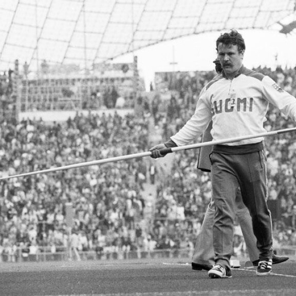 Jorma Kinnusen keihäsuran huippuvuosi oli 1968, jolloin hän heitti olympiahopeaa. Maailmanennätys syntyi vuonna 1969. Jorma Kinnusen keihäsuran huippuvuosi oli 1968, jolloin hän heitti olympiahopeaa. Maailmanennätys syntyi vuonna 1969.