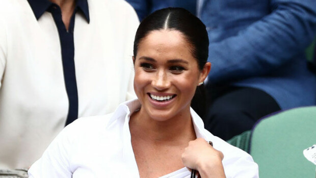 Kohuherttuatar Meghan herätti närkästystä Archie-vauva sylissään Harryn pooloharjoituksissa – paljonkertova kuva! Meghan toi Archien pooloharjoituksiin.