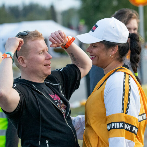 Hetkeä ennen lyyhistymistään Sampolla oli vauhti päällä, ja Minttu-vaimoakin vielä hymyilytti. Hetkeä ennen lyyhistymistään Sampolla oli vauhti päällä, ja Minttu-vaimoakin vielä hymyilytti.