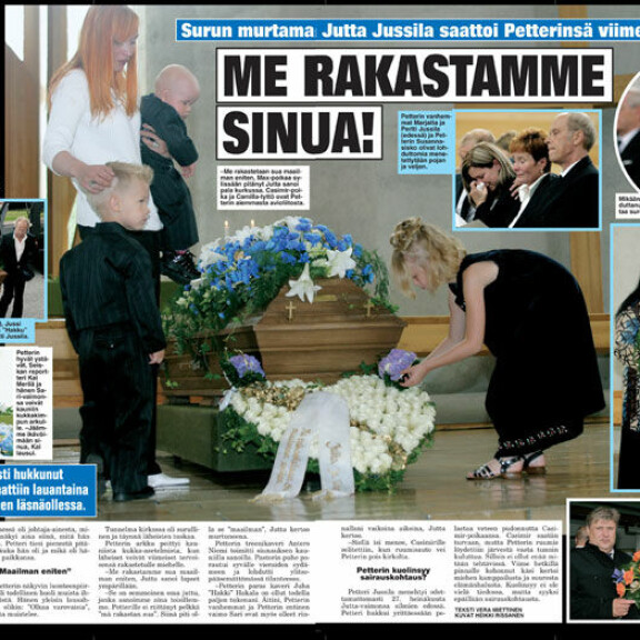 SEISKA 33/2004 – Me rakastamme sua maailman eniten, Jutta Jussila (nyk. Larm) itki Petterin hautajaisissa 2004 lapset ympärillään. Sylissä Max, arkun etualalla Casimir ja Camilla. SEISKA 33/2004 – Me rakastamme sua maailman eniten, Jutta Jussila (nyk. Larm) itki Petterin hautajaisissa 2004 lapset ympärillään. Sylissä Max, arkun etualalla Casimir ja Camilla.