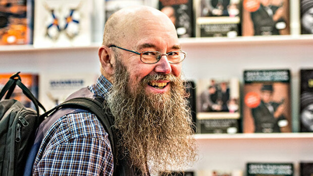 Seura: Esko Valtaoja joutui leikkaukseen – kynsitulehdus osoittautuikin syöväksi! Esko Valtaoja