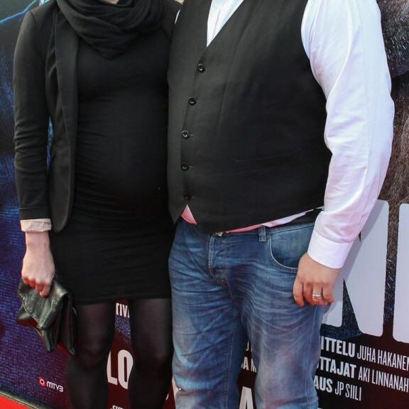 Pauliina ja Arttu avioituivat maistraatissa vuonna 2013. Hääjuhlan he järjestivät läheisilleen vuonna 2017. Pauliina ja Arttu avioituivat maistraatissa vuonna 2013. Hääjuhlan he järjestivät läheisilleen vuonna 2017.