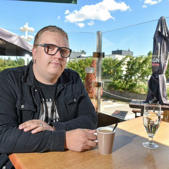 Espoon Soukassa asuvan Artun kotoa ei ole kovinkaan pitkä matka ravintolalle. Liiketilassa on 175 asiakaspaikkaa. – Sitä pystyy tarvittaessa laajentamaankin. Espoon Soukassa asuvan Artun kotoa ei ole kovinkaan pitkä matka ravintolalle. Liiketilassa on 175 asiakaspaikkaa. – Sitä pystyy tarvittaessa laajentamaankin.