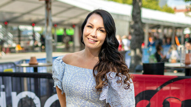 Sami Hedbergin kanssa parisuhteessa elävä Saija Tuupanen: Kävin ensimmäisen kerran Samin keikalla jo 10 vuotta sitten! Saija Tuupanen Tangomarkkinoilla.