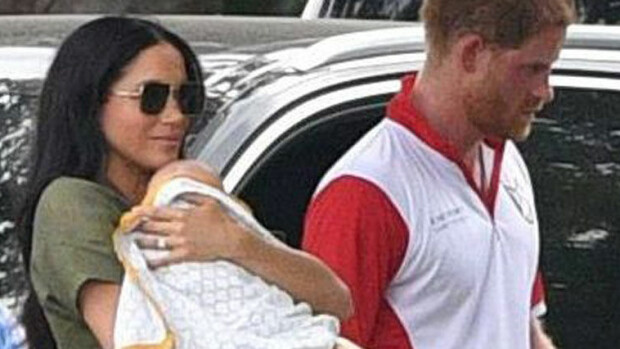 Mitä rakkauspakkauksia! Meghan ja Catherine veivät pienokaiset katsomaan prinssien poolopeliä! Katso suloiset kuvat! Archie