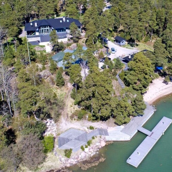 Kimi ja Minttu Räikkönen lomailevat Suomessa - 4-vuotias Robin huristelee jo mopolla! Porkkala