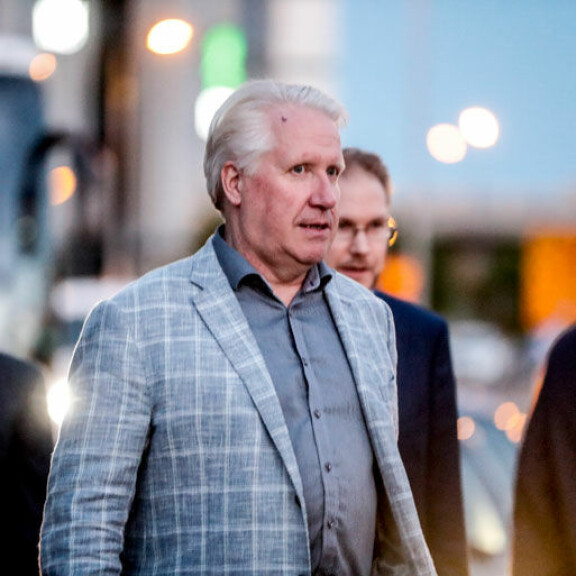 Veikko Vallin hotelli Tornin ulkopuolella lauantai-sunnuntai välisenä yönä. Veikko Vallin hotelli Tornin ulkopuolella lauantai-sunnuntai välisenä yönä.