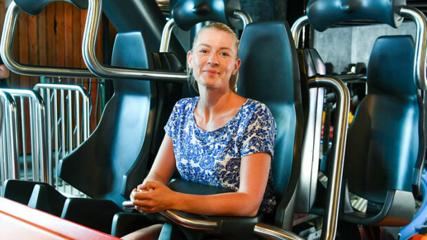 Kuvat! Salkkarit-kaunotar Monika Lindeman testasi Linnanmäen hurjan uutuuslaitteen – ”Vauhti salpasi hengityksen!” Monika Lindeman testasi lintsin uutuuslaitteen.
