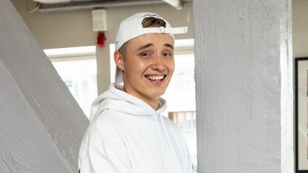 18-vuotias Isac Elliot on todellinen kesämacho! Mersussa uudet teipit ja tyttöystävä haussa: 'I need a girlfriend' Isac