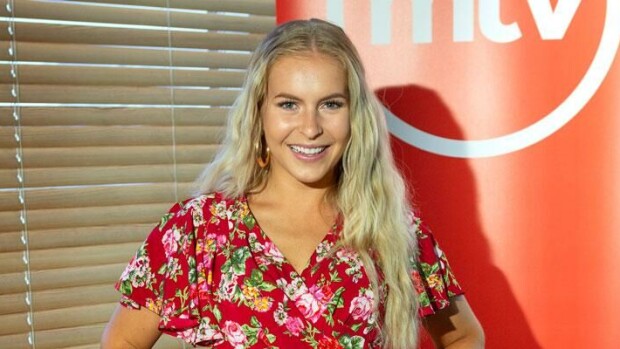 Miss Suomi Alina Voronkova lähti mukaan alatissimaniaan! Pikkumekossa ilman rintaliivejä, katso Alina Voronkova