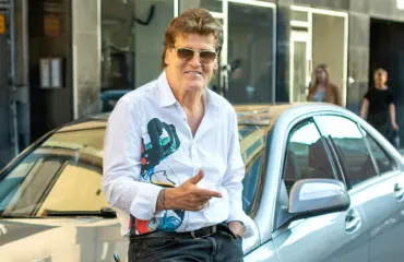 Ohhoh! Näin päheällä Mersulla Frederik, 74, metsästää morsianta - paljastaa samalla Seiskalle: Uusi levy tulossa, muttet ikinä arvaa kenen kanssa!