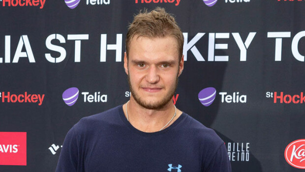 NHL:n pistetehtailija Aleksander Barkov on palkkakuopassa – kuvat hulppeasta kesämökistä! Aleksander Barkov omistaa hulppean kesämökin.