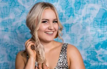 Love Island Suomi -Veera villitsi sambakarnevaaleilla: näin käsittämättömät lannellikkeet tamperelaiskaunotar hallitsee! 