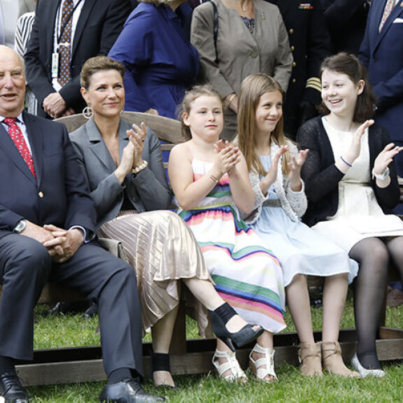 Märtha Louisen kolmella tyttärellä ei ole prinsessan arvonimeä. Norjan kuningas Harald ja prinsessa Märtha Louise