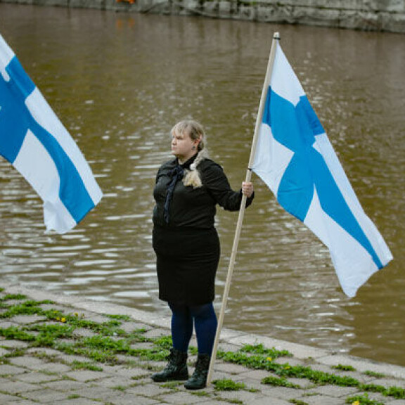 Meri on ylpeä etnonationalisti. Meri on ylpeä etnonationalisti.