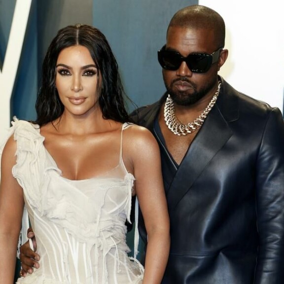 Kim ja Kanye alkoivat seurustella vuonna 2011. Pariskunnan avioeroprosessi alkoi helmikuussa 2021. Kim ja Kanye