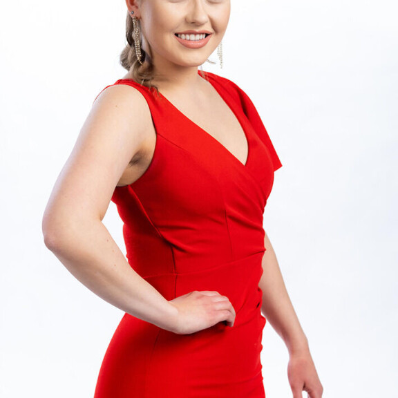 Bachelor-Salla hurmaa naisellisella tyylillään. Bachelor-Salla