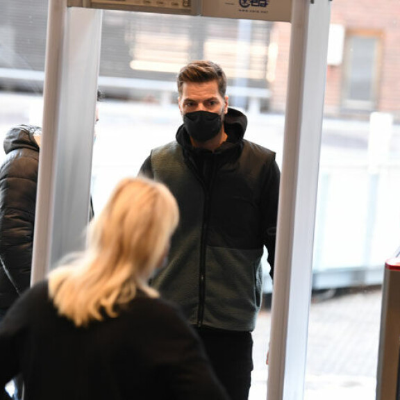 Matkalla käräjäsaliin Pikkarainen joutui syyniin turvatarkastuksessa. Hannu Pikkarainen