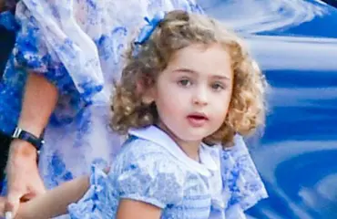 Prinsessa Madeleinen kuopus täyttää 4 vuotta! Lapsuuskuvat todistavat - pikku-Adrienne on minikopio Silvia-mummista 