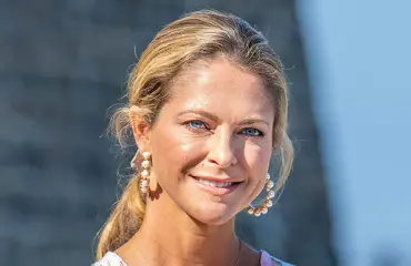 Prinsessa Madeleine julkaisi tuoreen kuvan nukkemaisen kauniista tyttärestään: "Adrienne, olet..."