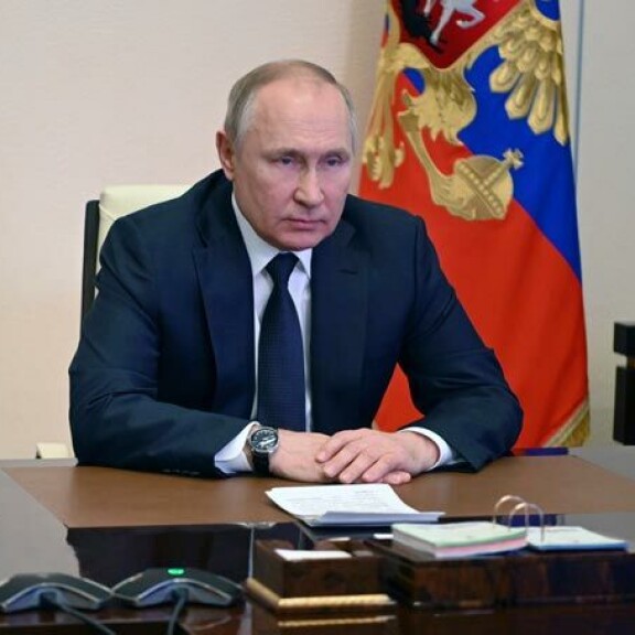 Vladimir Putin on kylmäverinen tyranni, joka vietti nuoruutensa tappelevana katupoikana. Vladimir Putin on kylmäverinen tyranni, joka vietti nuoruutensa tappelevana katupoikana.