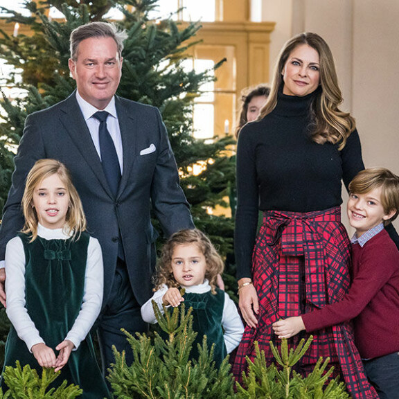 Madeleine ja Chris tekivät harvinaisen mediaesiintymisen viime joulun alla. Prinsessa Madeleine, Chris O'Neill, prinsessat Leonore ja Adrienne sekä prinssi Nicolas