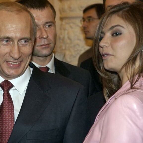 Salaisia lehtolapsia ja oma prätkäjengi – Seiska selvitti Vladimir Putinin taustan: tappelevasta katupojasta Venäjän presidentiksi Putin ja Alina