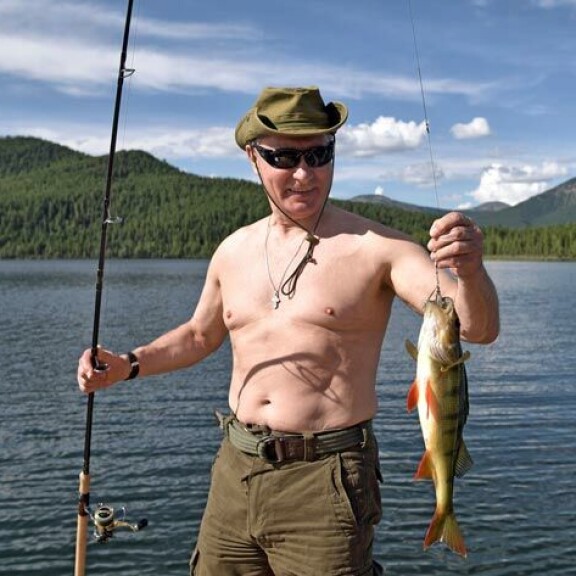 Salaisia lehtolapsia ja oma prätkäjengi – Seiska selvitti Vladimir Putinin taustan: tappelevasta katupojasta Venäjän presidentiksi Kalassa